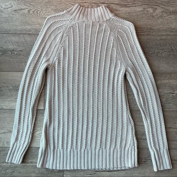 Daisy Fuentes Light Gray Cableknit Turtleneck Sweater | Size Medium - Picture 8 of 9